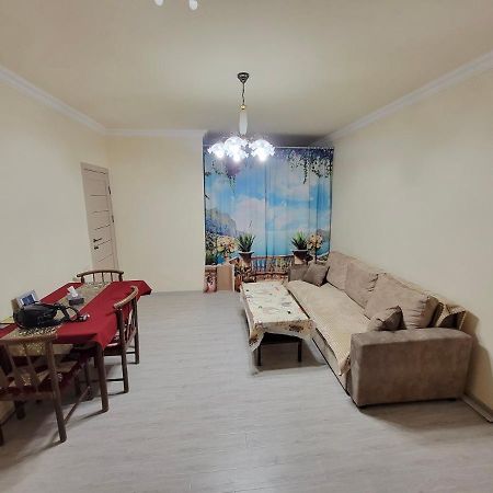 Sunny Apartment Close To Erebuni Mall Ereván Exterior foto