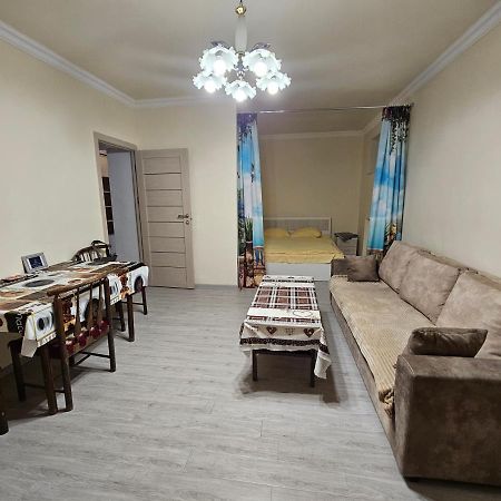 Sunny Apartment Close To Erebuni Mall Ereván Exterior foto