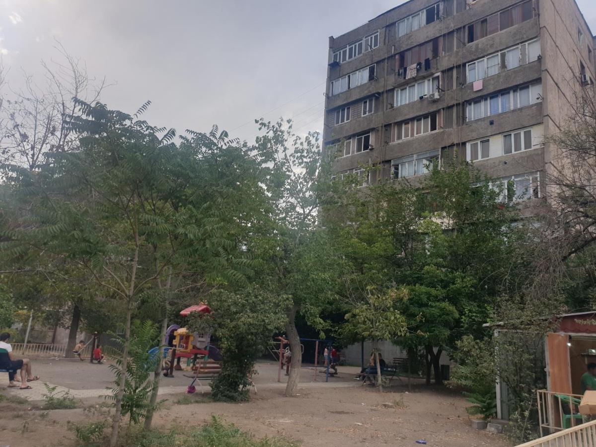 Sunny Apartment Close To Erebuni Mall Ereván Exterior foto