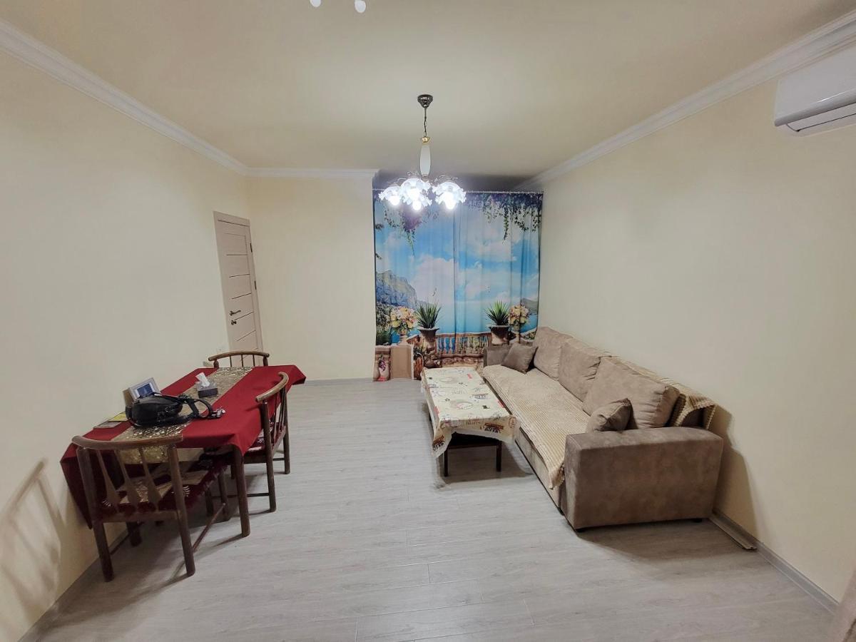 Sunny Apartment Close To Erebuni Mall Ereván Exterior foto